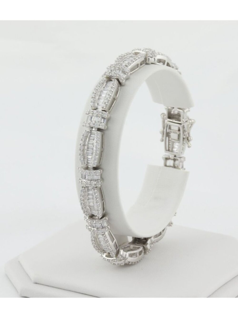 Sterling Silver Gorgeous Sparkly 4 carat Cubic Zirconia Tennis Bracelet 8" inch - Picture 2 of 8